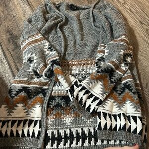 RUE21 size S shaw
Really cute pattern